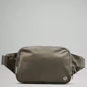 Lululemon Everywhere Belt Bag Large Grey Sage